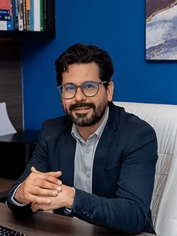 Dr. Daniel Salvador